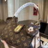 Túi Xách Nữ Louis Vuitton LV Màu Nâu Kèm Gương Mickey 11 Túi Xách Nữ Louis Vuitton LV Màu Nâu Kèm Gương