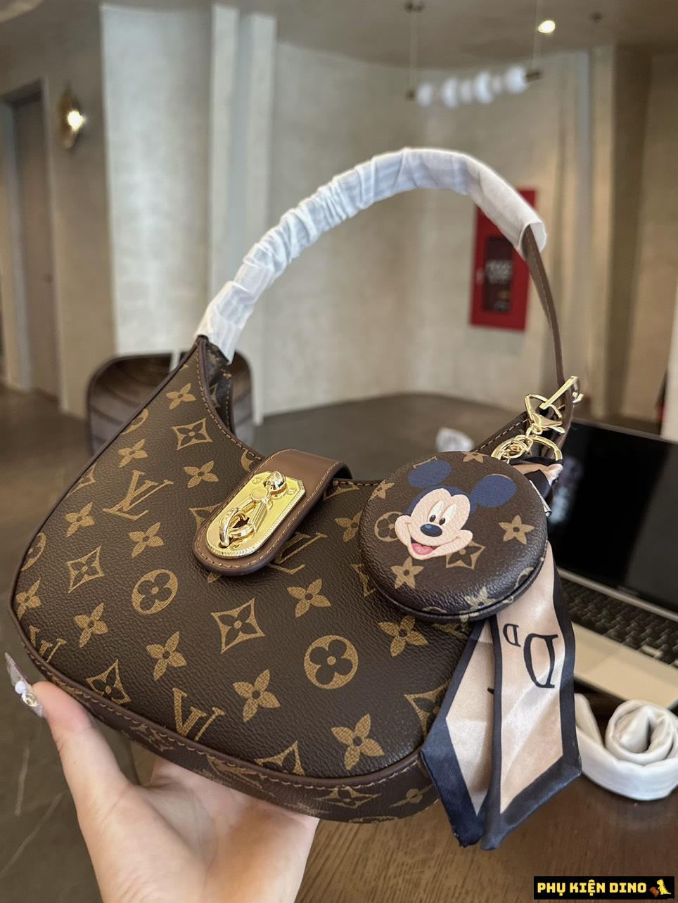 Túi Xách Nữ Louis Vuitton LV Màu Nâu Kèm Gương Mickey 4 Túi Xách Nữ Louis Vuitton LV Màu Nâu Kèm Gương