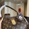 Túi Xách Nữ Louis Vuitton LV Màu Nâu Kèm Gương Mickey 13 Túi Xách Nữ LV Màu Nâu