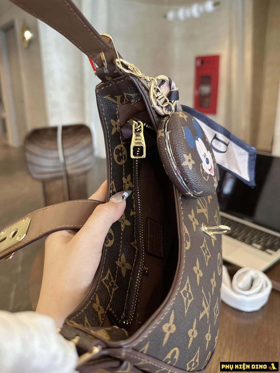 Túi Xách Nữ Louis Vuitton LV Màu Nâu Kèm Gương Mickey 7 Túi Xách Nữ LV Màu Nâu Kèm Gương Mickey