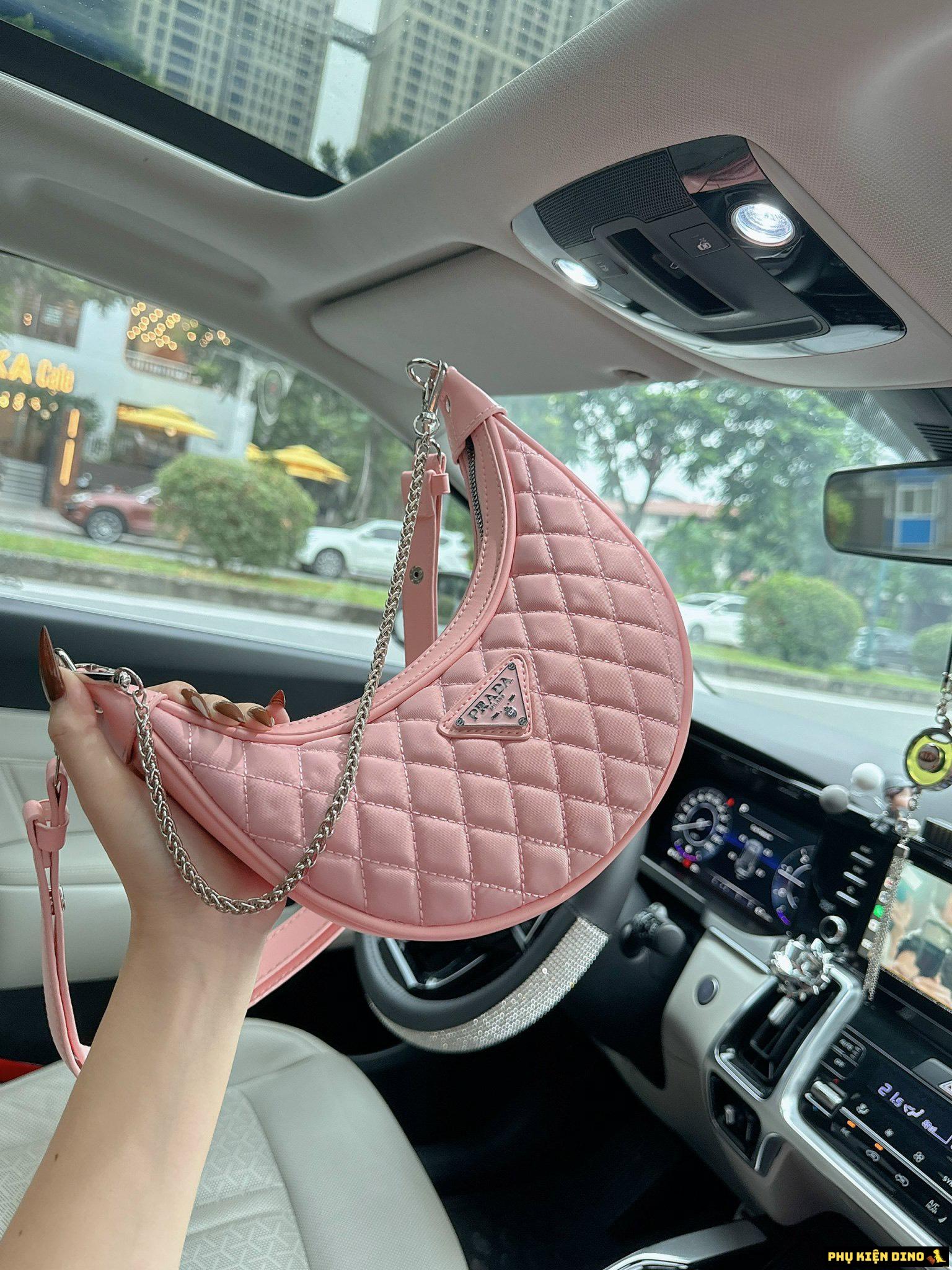 Túi Xách Nữ Prada Dáng Thuyền 2 Màu Đen Hồng 2 Túi Xách Nữ Prada Dáng Thuyền Màu Hồng