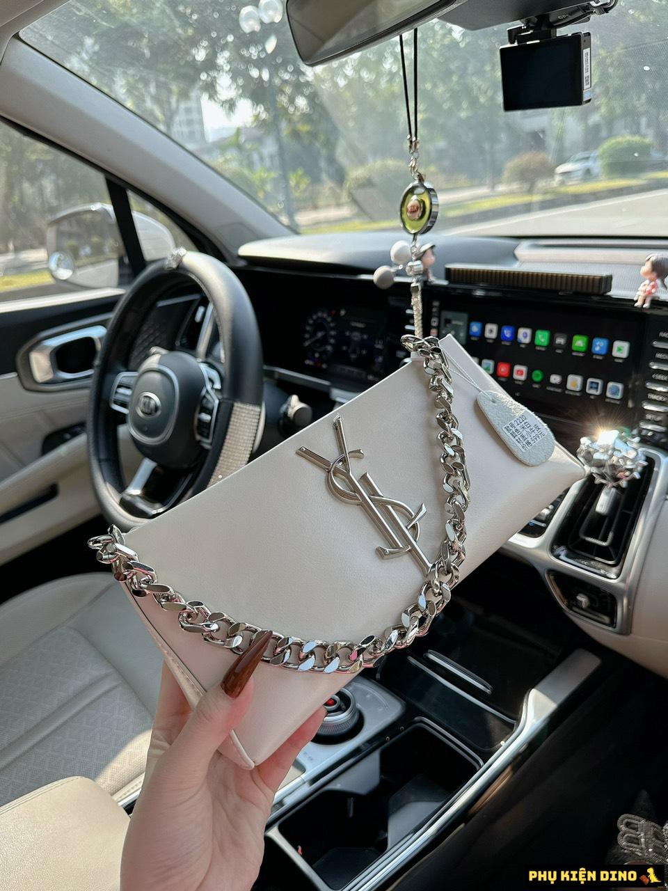 Túi Xách Nữ YSL Da Trơn Dáng Dài Phối Xích 2 Màu Đen Trắng 4 Túi Xách Nữ YSL Da Trơn Dáng Dài Phối Xích 2 Màu Đen Trắng