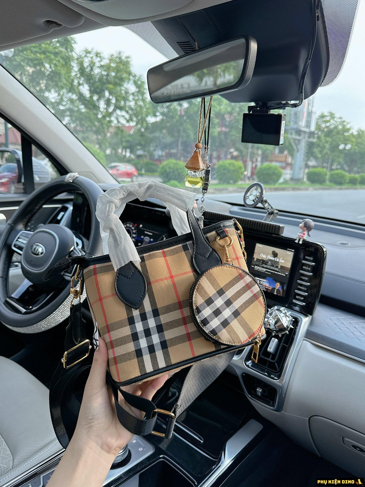 Túi Xách Tay Đeo Chéo Burberry Nâu Quai Đen 2 Túi Xách Tay Đeo Chéo Burberry Nâu Quai Đen