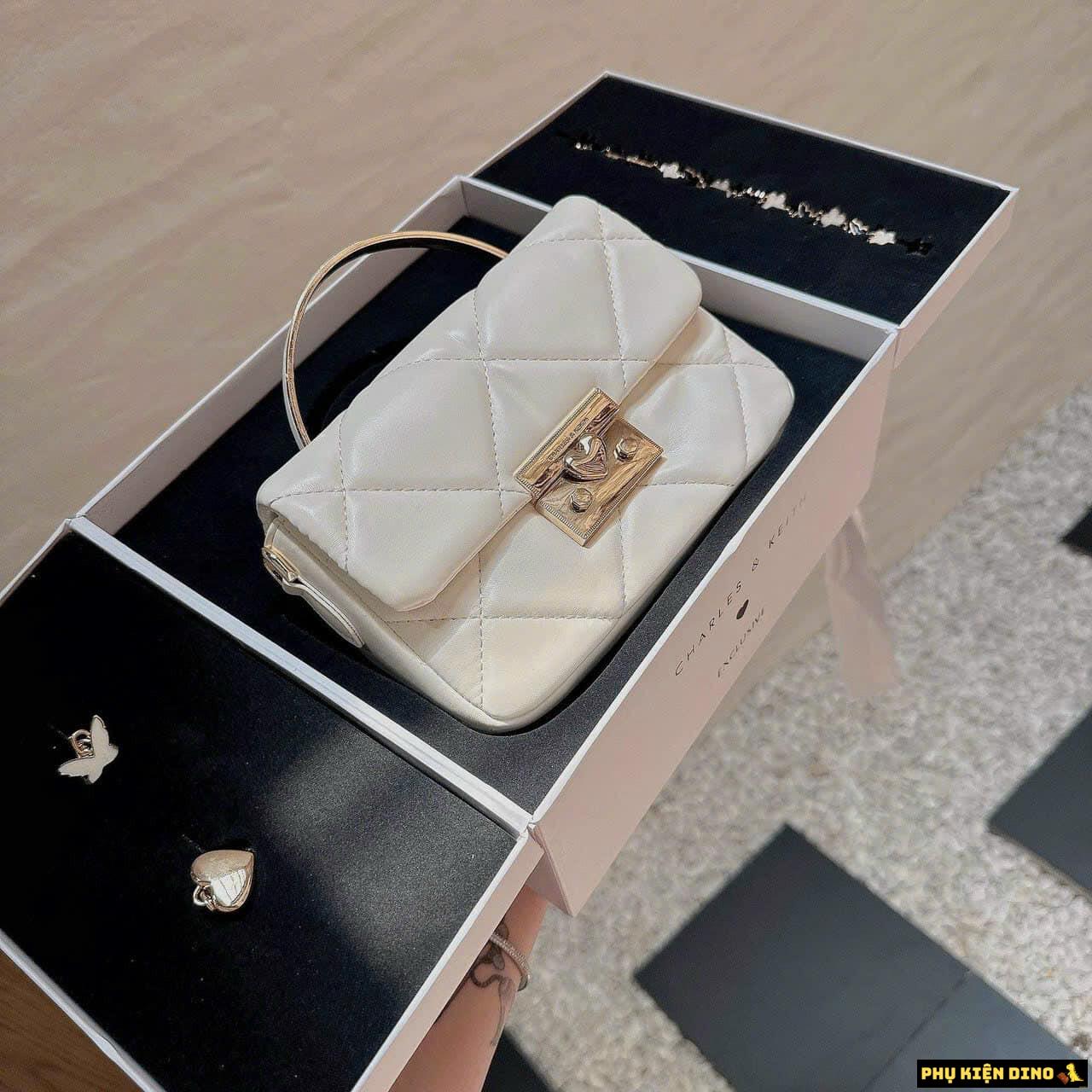 Hộp Quà Tặng Túi Charles & Keith CNK Trắng Đen Hồng Kèm Dây Charm 5 Fullbox Hộp Quà Tặng Túi Charles & Keith CNK White Màu Trắng