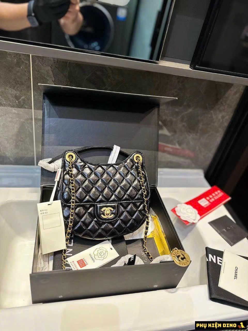 Túi Chanel Dáng Bầu Tai Thỏ 4 Màu Trắng Đen Xám Hồng Size 23 1 Túi Chanel Dáng Bầu Tai Thỏ 4 Màu Trắng Đen Xám Hồng Size 23