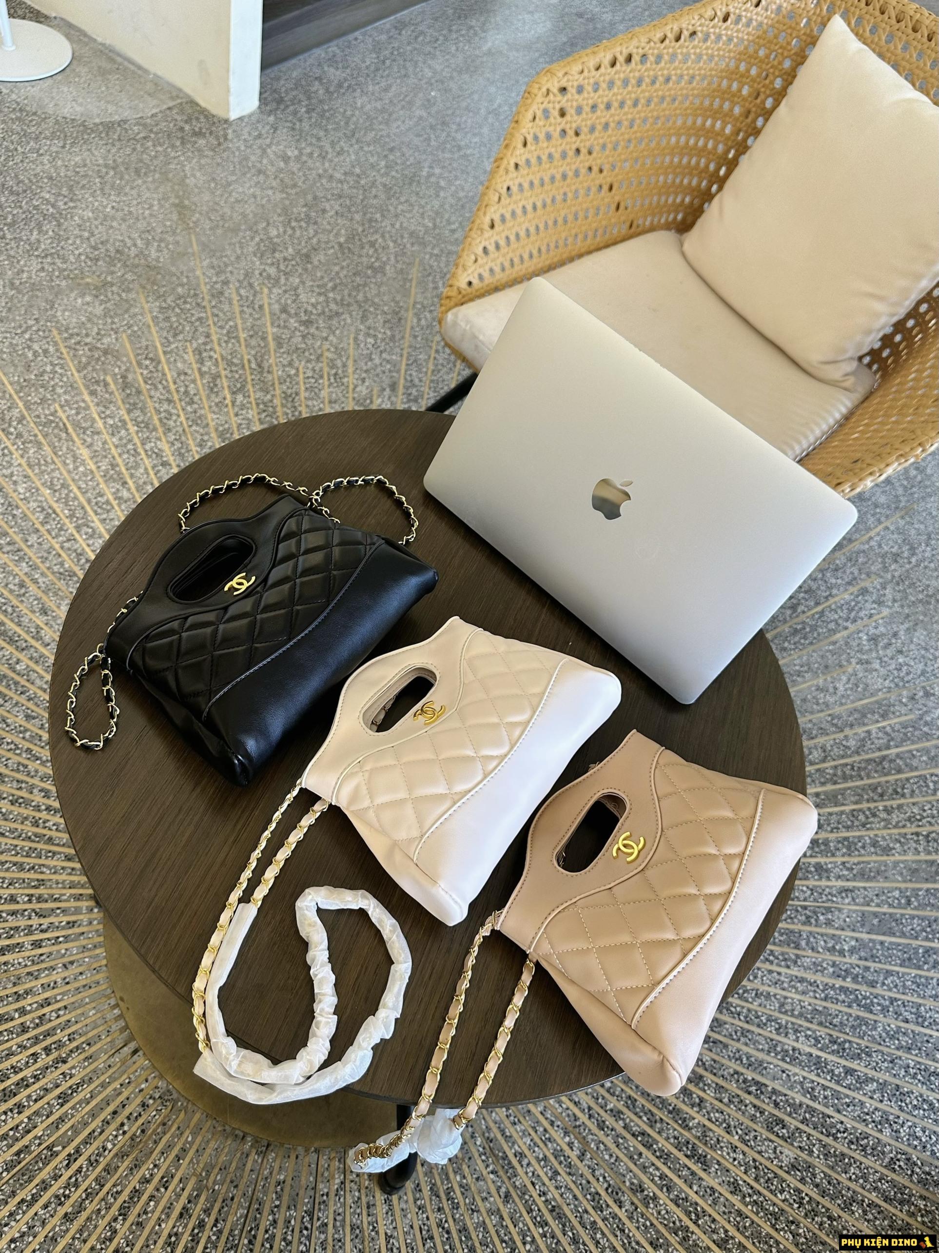 Túi Chanel Khóa Vàng Lambskin 3 màu Trắng Đen Kem Size 20 10 Túi Chanel Khóa Vàng Lambskin 3 màu Trắng Đen Kem