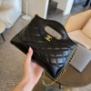 Túi Chanel Khóa Vàng Lambskin 3 màu Trắng Đen Kem Size 20 12 Túi Chanel Khóa Vàng Lambskin Black