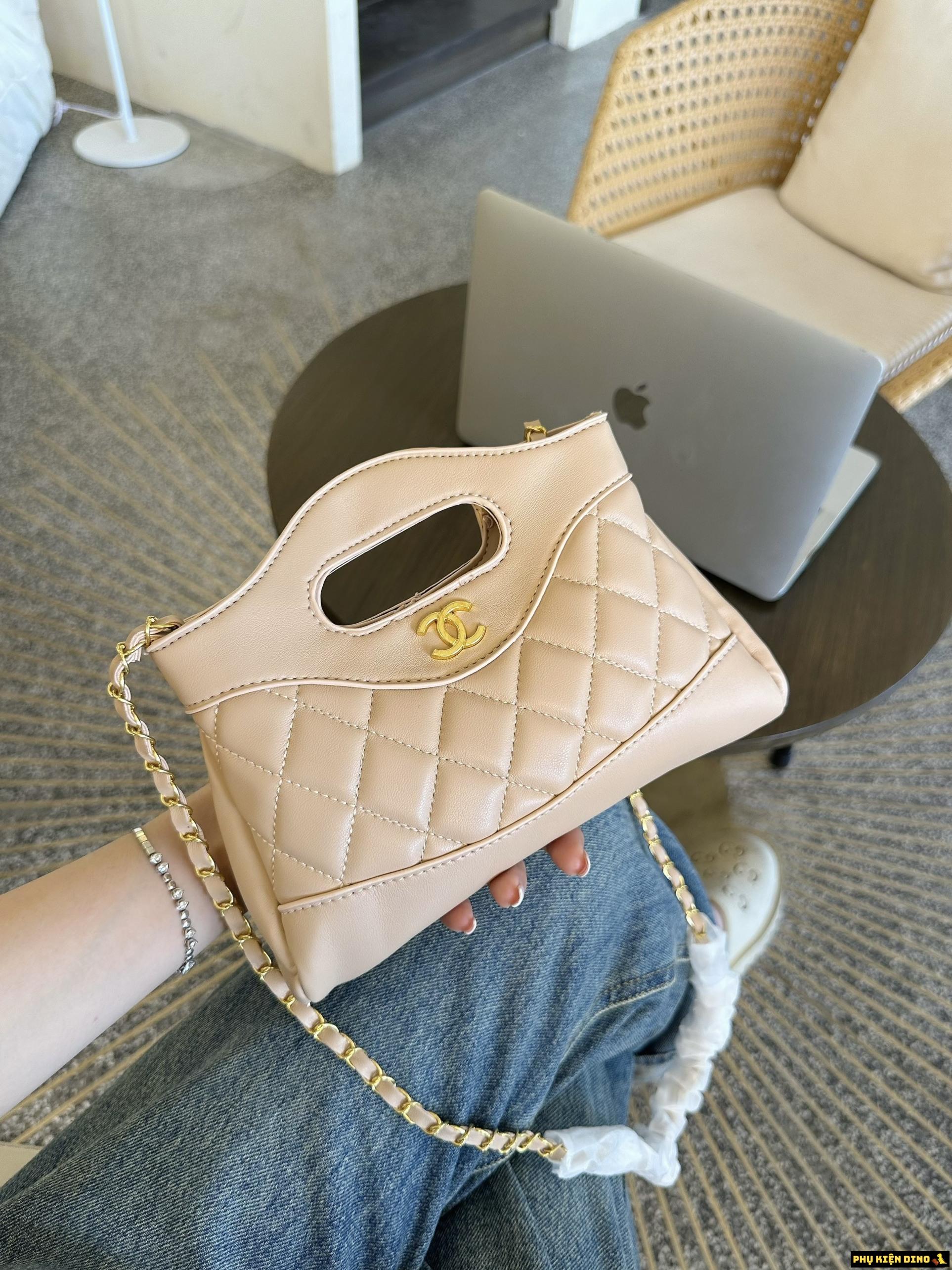 Túi Chanel Khóa Vàng Lambskin 3 màu Trắng Đen Kem Size 20 8 Túi Chanel Khóa Vàng Lambskin Cream Size 20