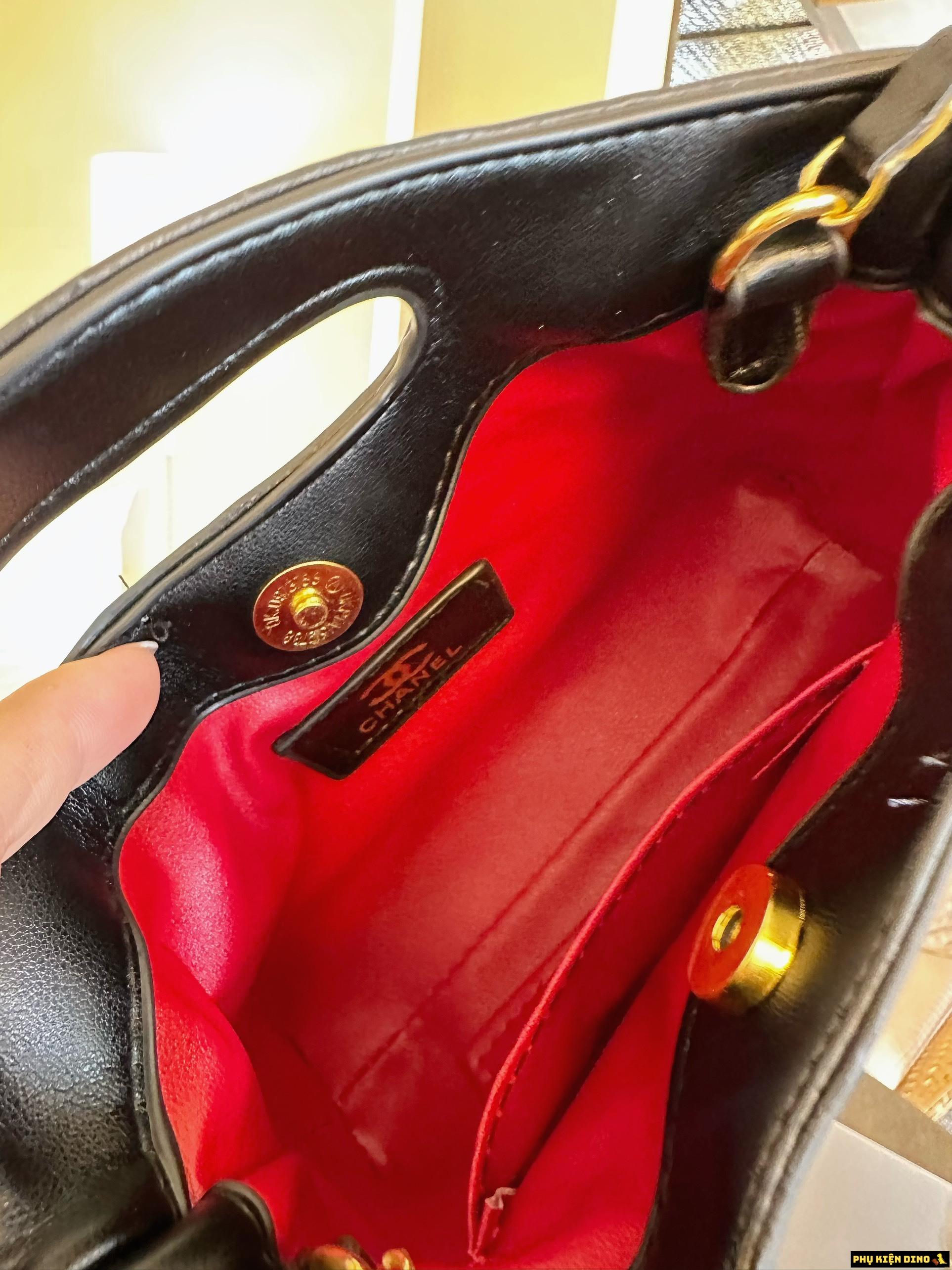 Túi Chanel Khóa Vàng Lambskin 3 màu Trắng Đen Kem Size 20 7 Túi Chanel Khóa Vàng Lambskin Lót đỏ