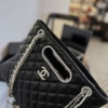 Túi Chanel Tote Lambskin Crystal Chuỗi Ngọc Size 27 Màu Trắng Đen 23 Túi Chanel Shopping Bag Aged Shiny Lambskin Crystal Pearls Black Metal Nữ Đen