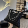 Túi Chanel Tote Lambskin Crystal Chuỗi Ngọc Size 27 Màu Trắng Đen 19 Túi Công Sở Chanel Tote Lambskin Crystal Chuỗi Ngọc Size 27 Màu Đen