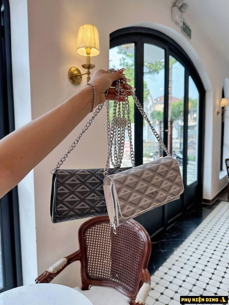 Túi Ví Dior Họa Tiết Tam Giác Hai Màu Xám Đen Size 20 1 Túi Ví Dior Họa Tiết Tam Giác Hai Màu Xám Đen Size 20