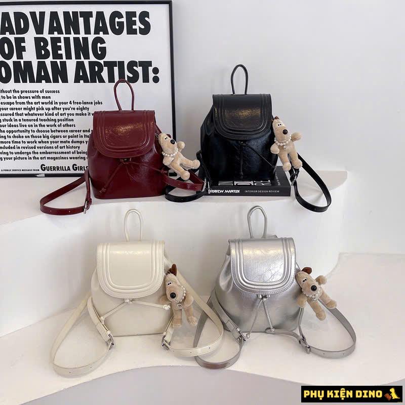 Balo 4 Màu Đỏ Trắng Bạc Đen Kèm Móc Gấu 1 Balo 4 Màu Đỏ Trắng Bạc Đen Kèm Móc Gấu