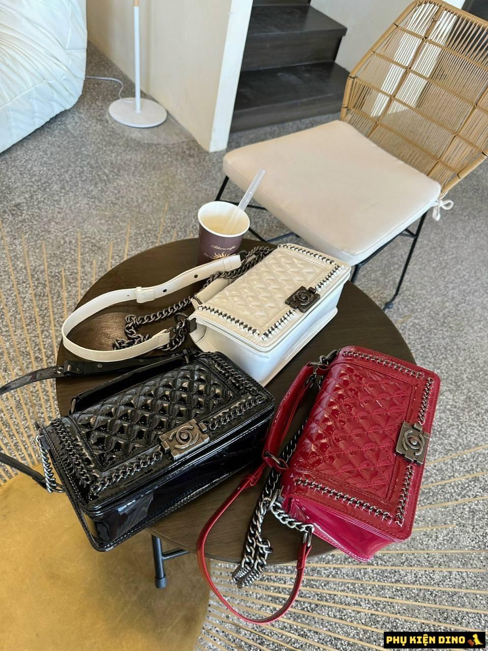 Túi Chanel Viền Xích Cao Cấp Size 22 3 Màu Đỏ Trắng Đen 1 Túi Chanel Viền Xích Cao Cấp Size 22 3 Màu Đỏ Trắng Đen