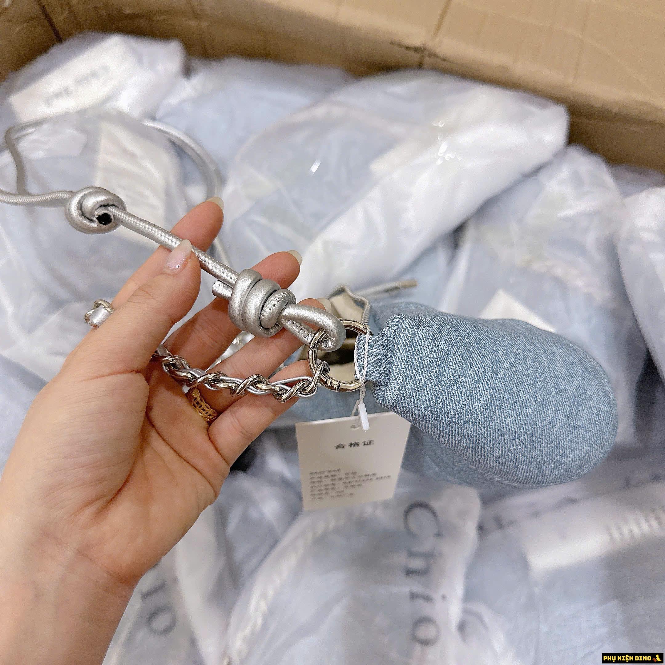 Túi Chio Denim Dáng Sò Quai Bạc 4 Túi Chio Denim Quai Bạc