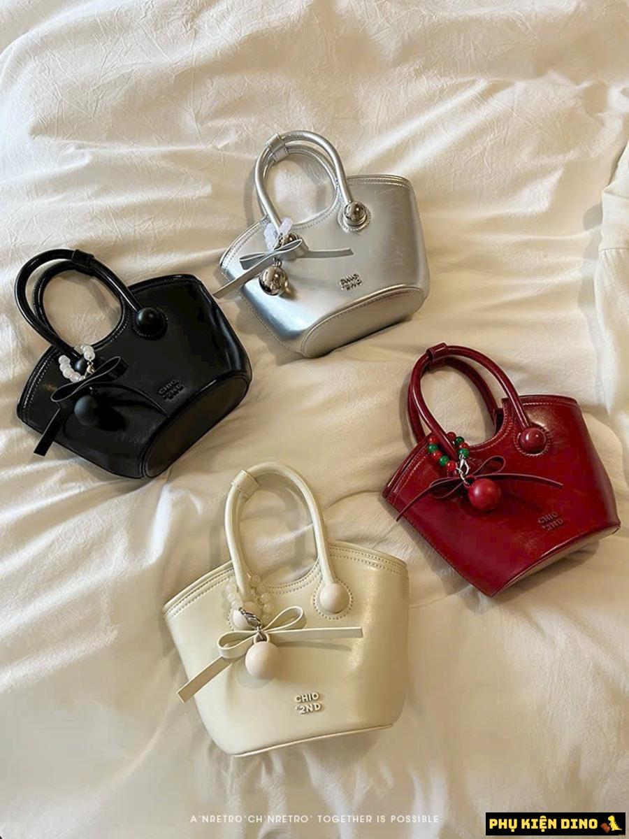 Túi Chio Quai Giỏ 4 Màu Đỏ Kem Đen Bạc Kèm Trái Châu 1 Túi Chio Quai Giỏ 4 Màu Đỏ Kem Đen Bạc Kèm Trái Châu