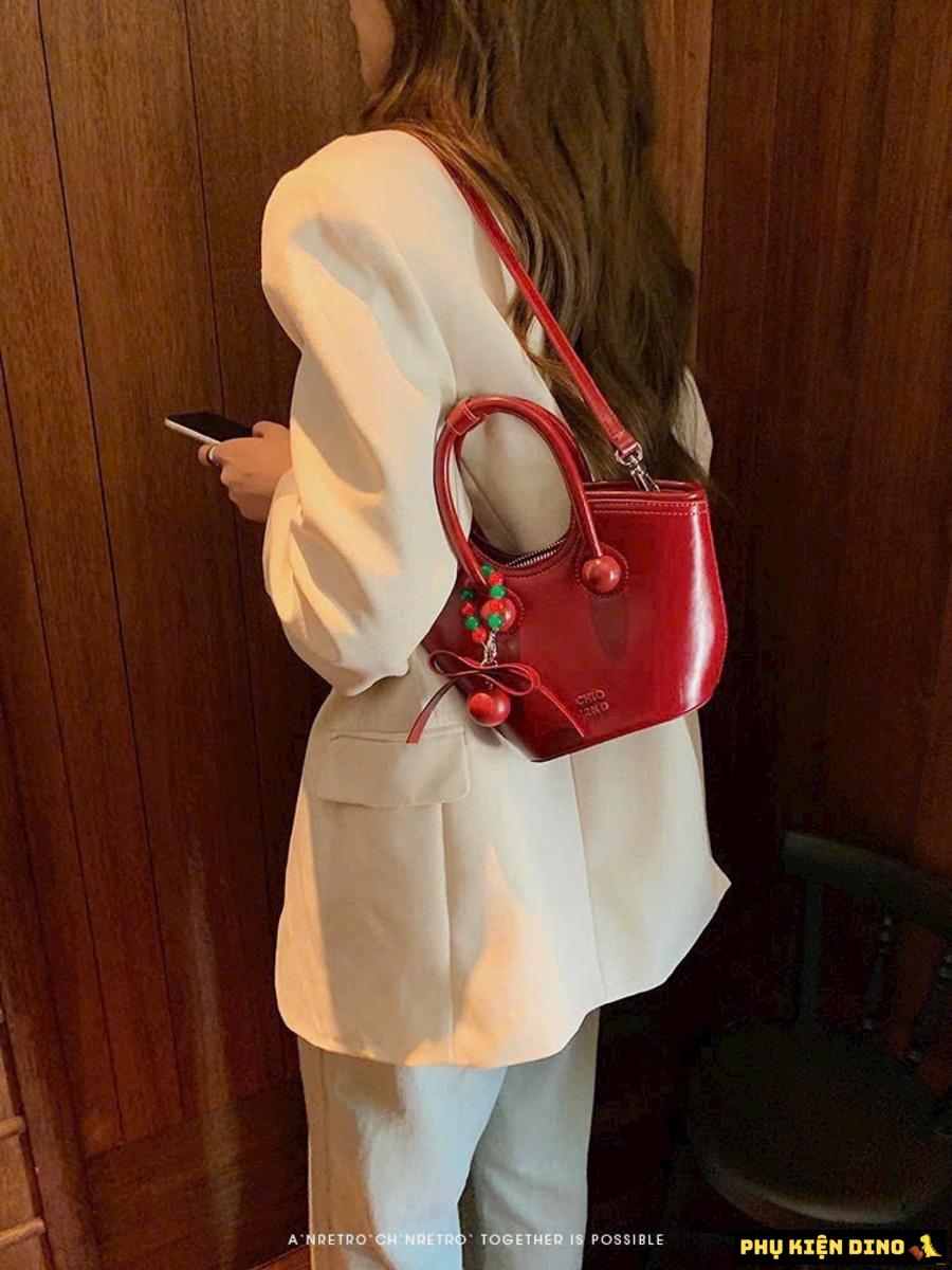 Túi Chio Quai Giỏ 4 Màu Đỏ Kem Đen Bạc Kèm Trái Châu 2 Túi Chio Quai Giỏ 4 Màu Đỏ Size 21