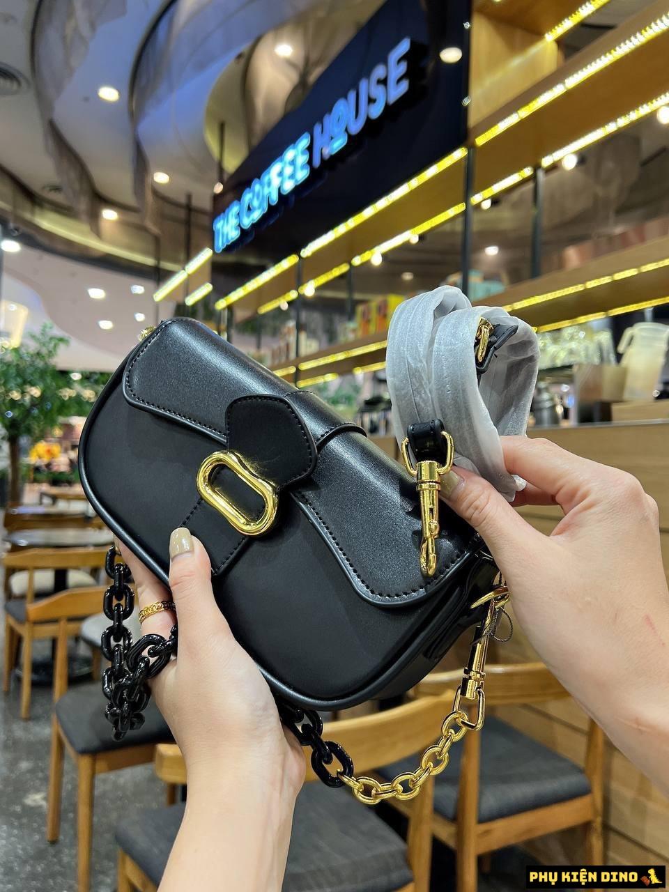 Túi CNK Dáng Ngang Hai Dây Đeo Size 22 Màu Đen 8 Túi CNK Màu Đen Khóa Vàng Hai Dây Đi Kèm