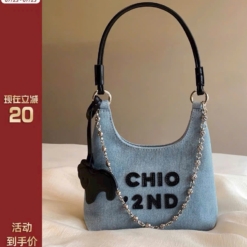 Túi Đeo Vai Chio 2nd Denim Chữ Đen Kèm Gấu