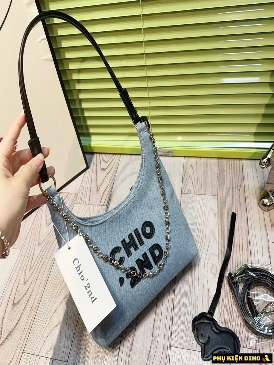 Túi Đeo Vai Chio 2nd Denim Chữ Đen Kèm Gấu 5 Túi Đeo Vai Denim Chio 2nd Black