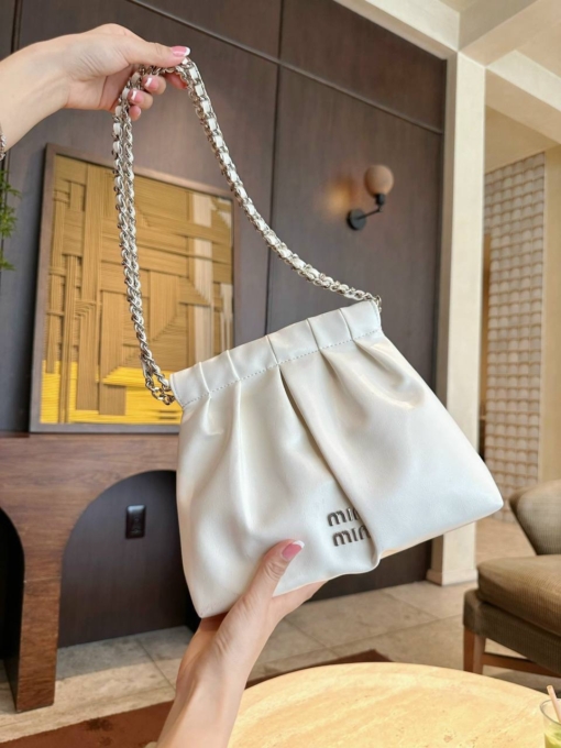 Túi Miu Miu White Khóa Bấm Size 24