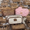Túi MLB Dia Mono Camera Bag New York Yankees Beige Brown Pink 15 Túi MLB Dia Mono Camera Bag New York Yankees Beige Brown Pink