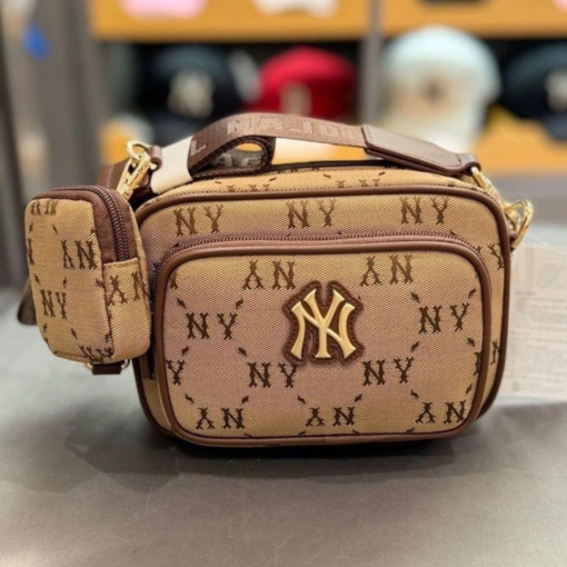 Túi MLB Dia Mono Camera Bag New York Yankees màu Nâu Kèm Ví Nhỏ