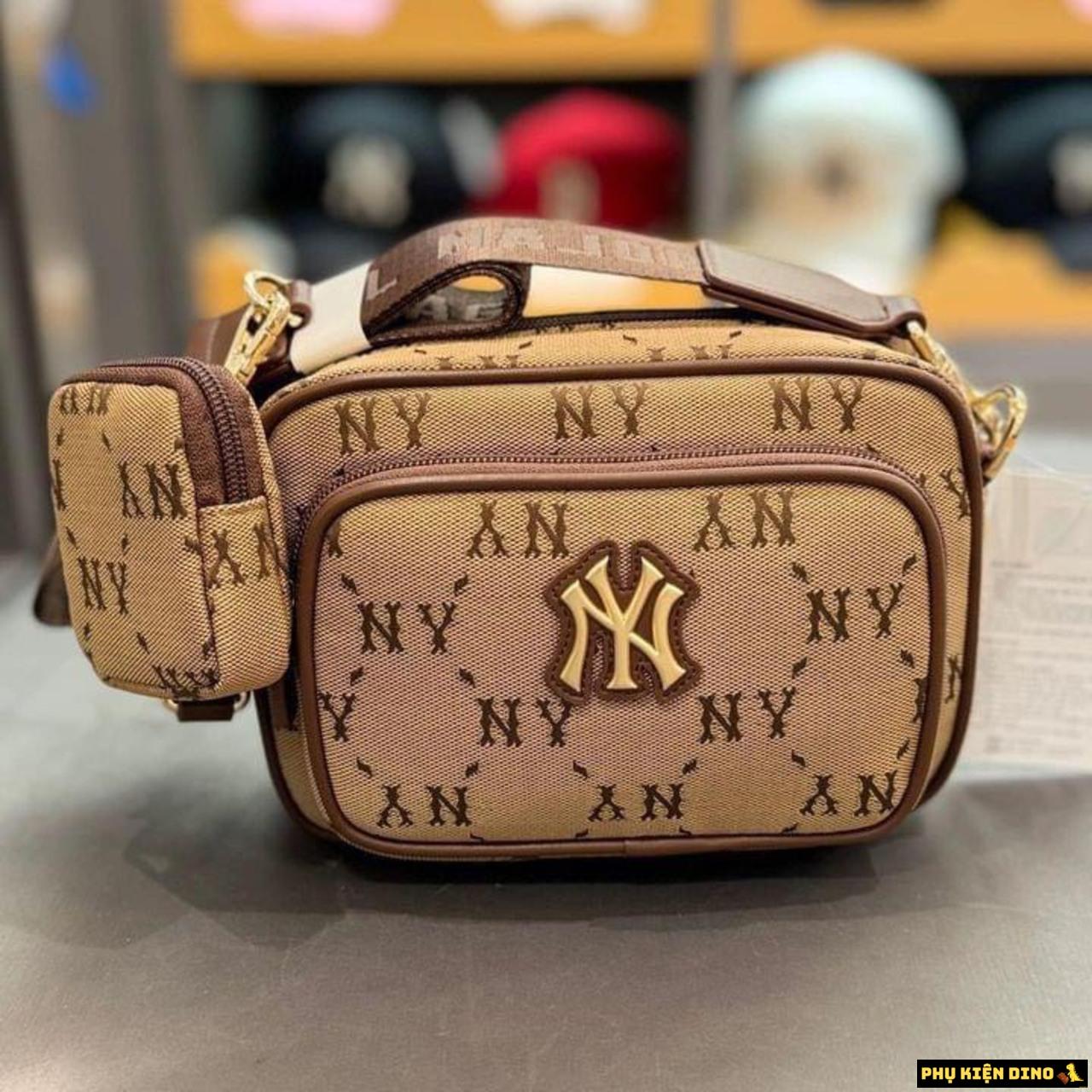Túi MLB Dia Mono Camera Bag New York Yankees Beige Brown Pink 7 Túi MLB Dia Mono Camera Bag New York Yankees màu Nâu Kèm Ví Nhỏ
