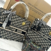 Túi Tote Dior Kèm Khăn Lụa Cao Cấp Size 40 và Size 35 11 Túi Tote Dior Kèm Khăn Lụa Cao Cấp Họa Tiết Trắng Đen