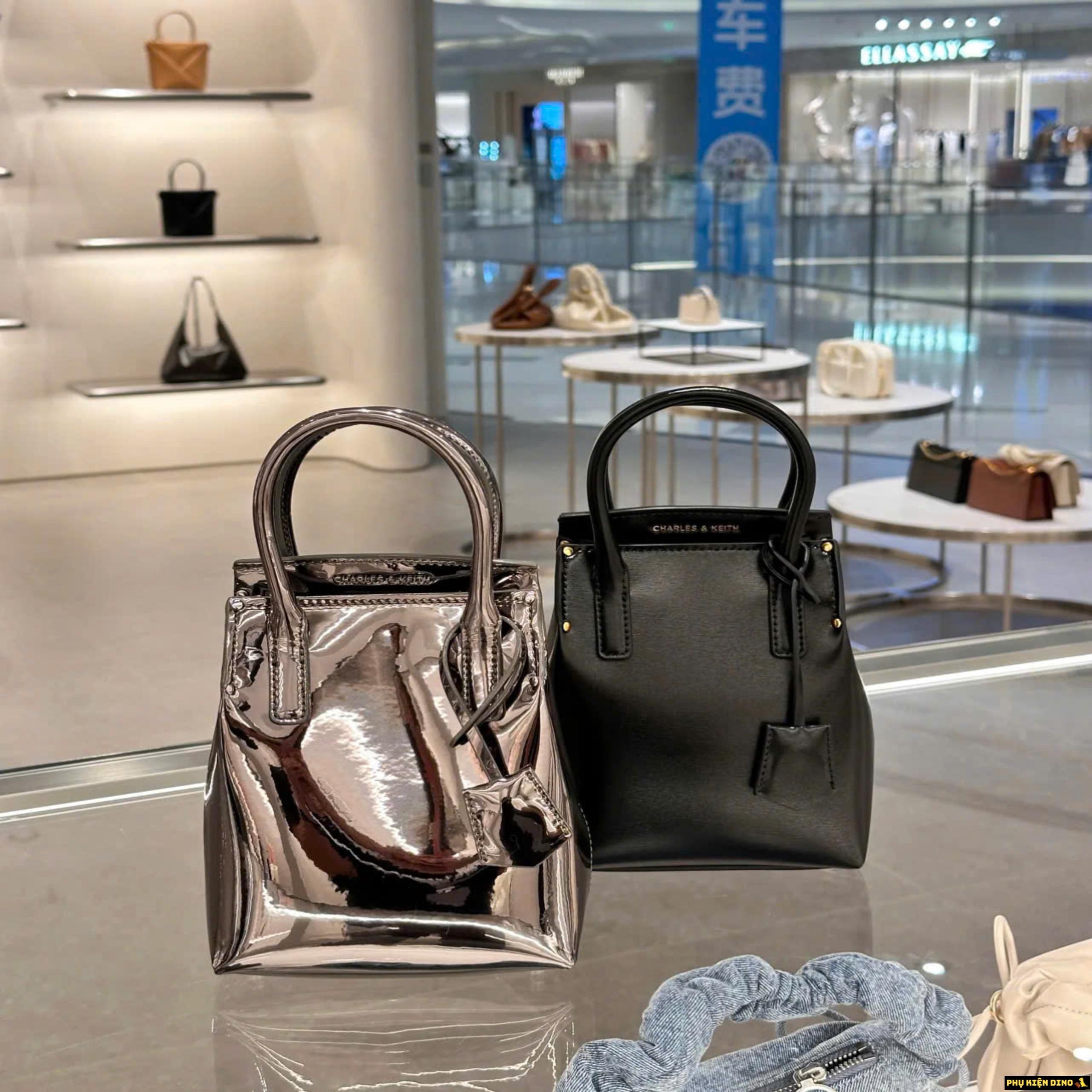 Túi Đeo Chéo Chữ Nhật CNK Rene Elongated Trắng Đen Bạc 4 Túi đeo chéo chữ nhật CNK Rene Elongated Đen Bạc