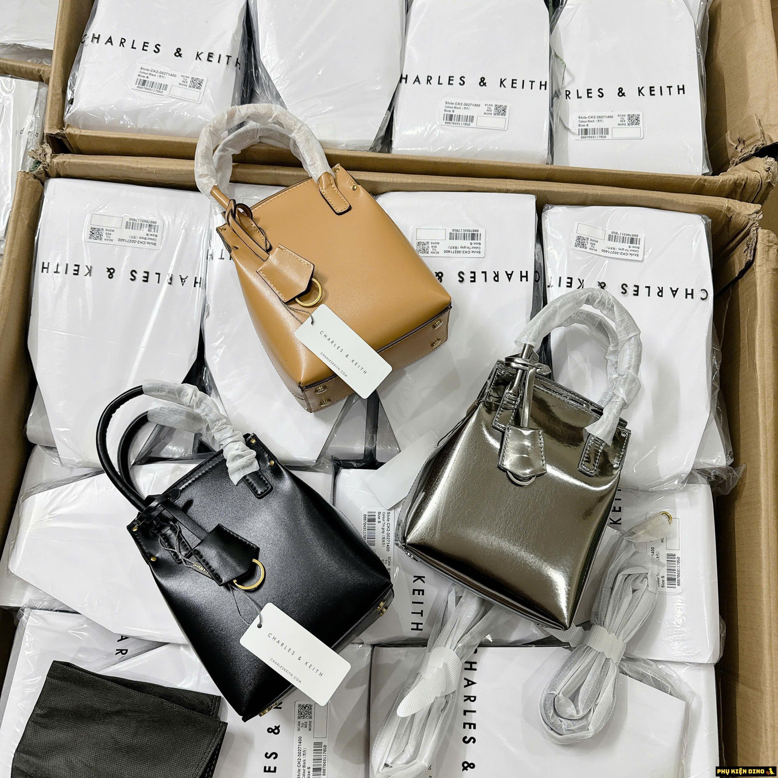 Túi Đeo Chéo Chữ Nhật CNK Rene Elongated Trắng Đen Bạc 2 Túi đeo chéo chữ nhật CNK Rene Elongated White Black Silver