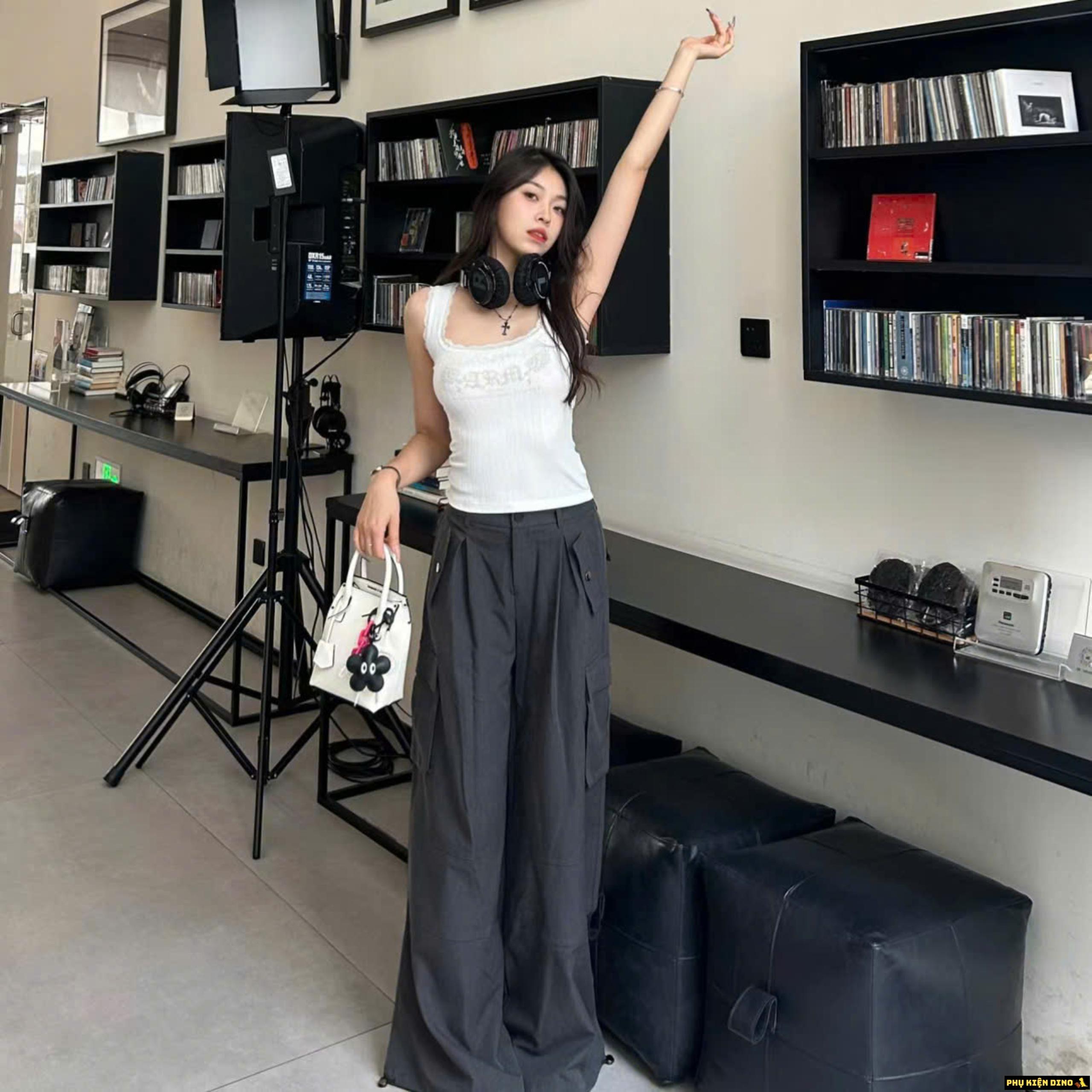 Túi Đeo Chéo Chữ Nhật CNK Rene Elongated Trắng Đen Bạc 8 Túi đeo chéo chữ nhật CNK Rene Elongated White