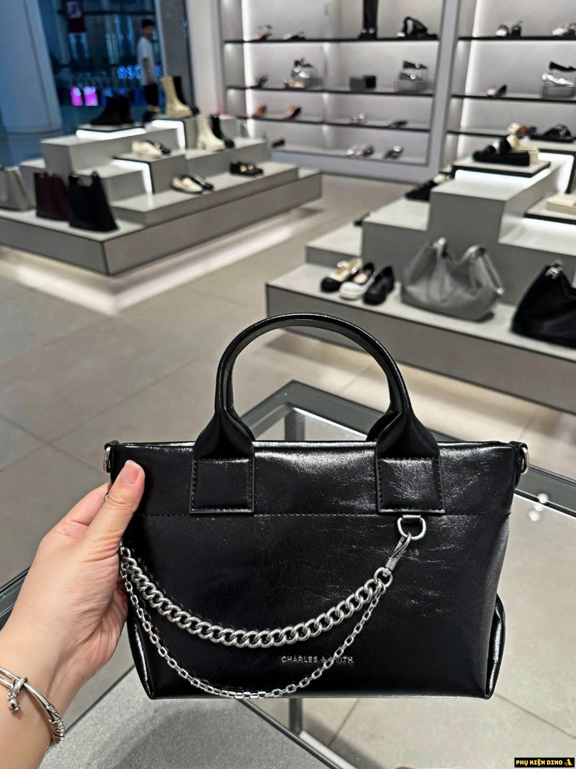 Túi CNK Atwood Crinkle Effect Chain Embellished Tote Bag 9 Túi CNK Atwood Crinkle Effect Chain Embellished Tote Bag Black