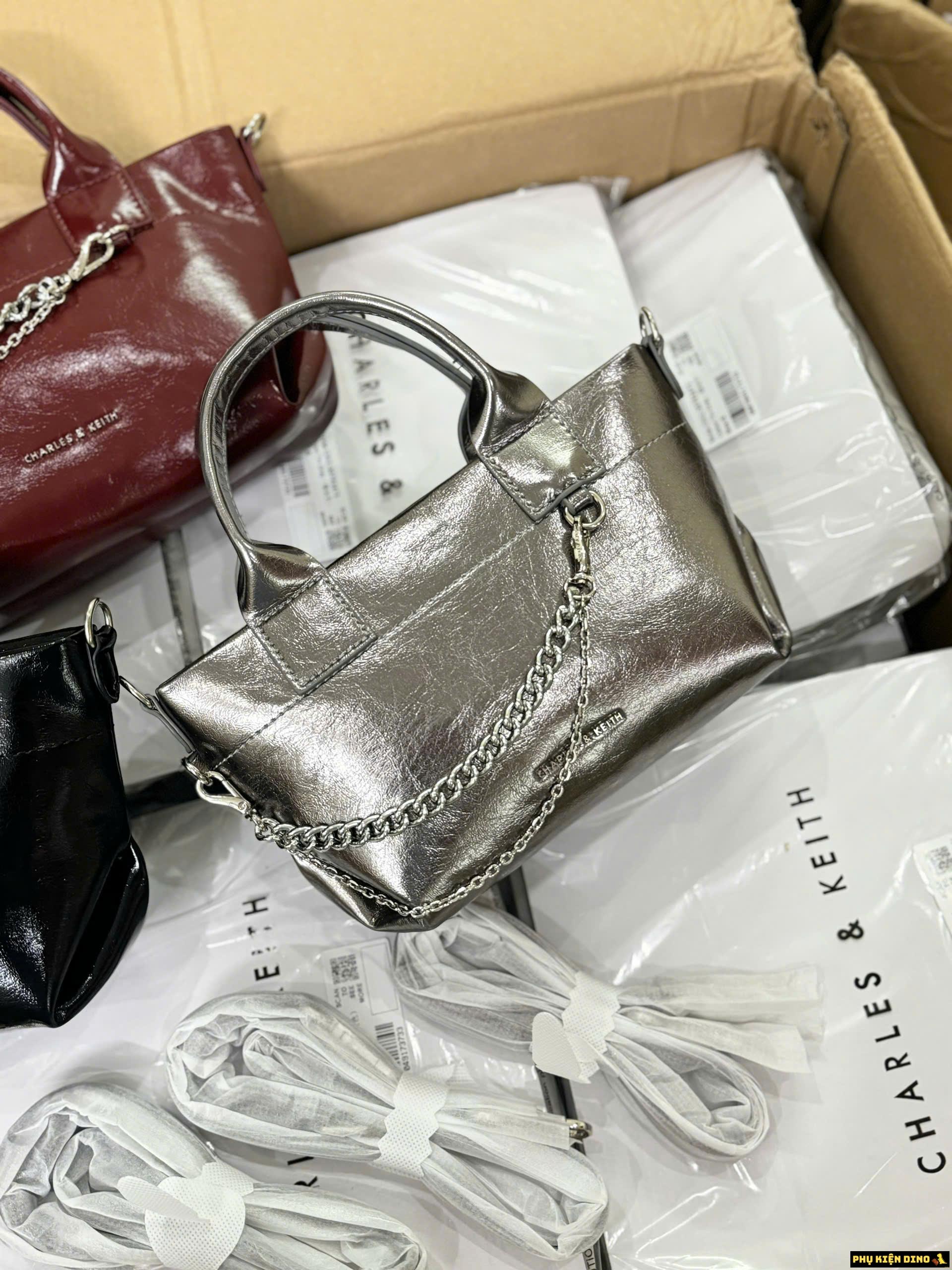 Túi CNK Atwood Crinkle Effect Chain Embellished Tote Bag 6 Túi CNK Atwood Crinkle Effect Chain Embellished Tote Bag Silver