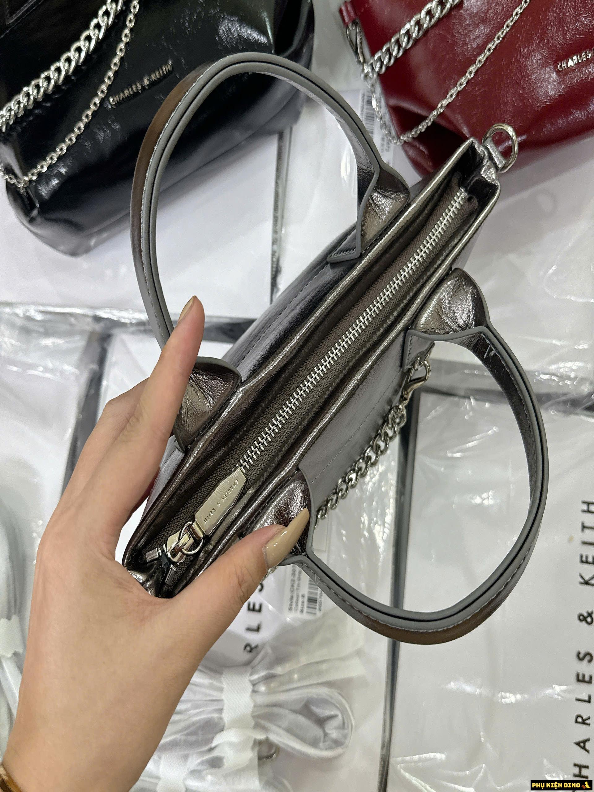 Túi CNK Atwood Crinkle Effect Chain Embellished Tote Bag 5 Túi CNK Atwood Crinkle Effect