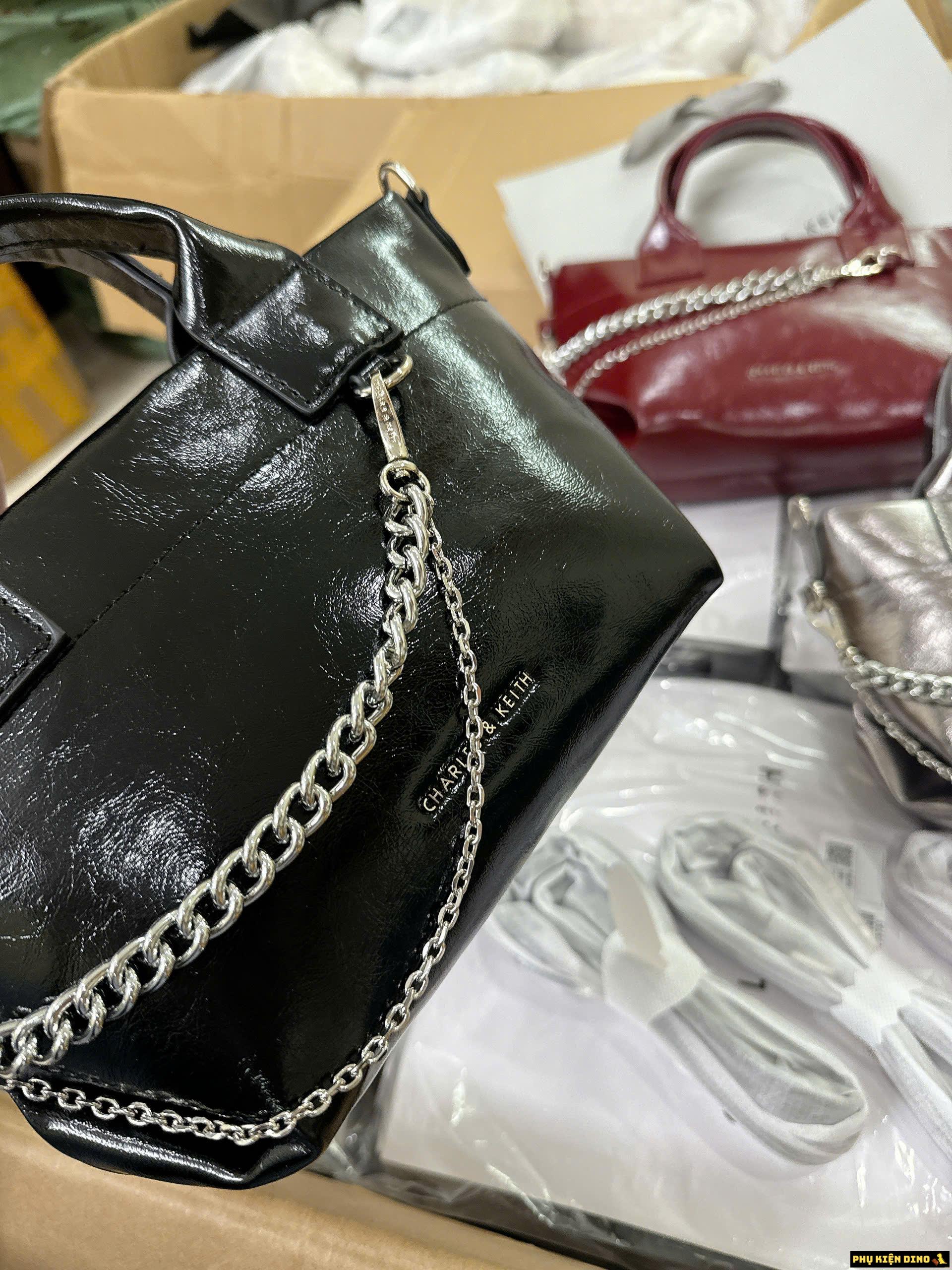 Túi CNK Atwood Crinkle Effect Chain Embellished Tote Bag 3 Túi Tote CNK Atwood Crinkle-Effect Chain-Màu Đen