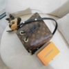 Túi Louis Vuitton LV Néonoé MM M44020 17 Túi Louis Vuitton LV Néonoé Đây Đen
