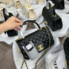 Túi Chanel Classic Màu Đen Logo Vàng Màu Trắng Đen 19 Túi Chanel Classic Màu Đen Logo Vàng Màu Trắng Đen