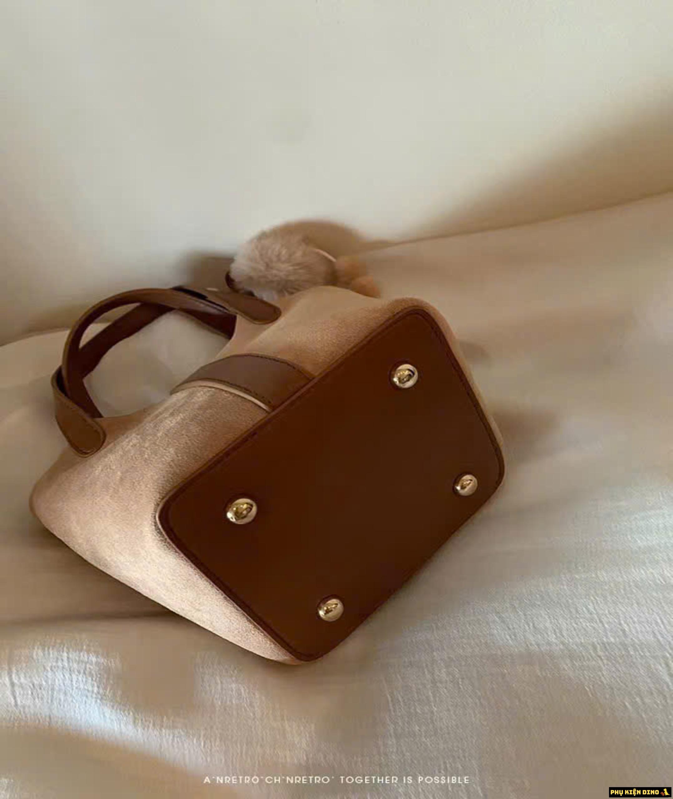 Túi Giỏ Chio 2nd Da Lộn Kèm Charm Màu Nâu 8 Túi Chio Giỏ Nâu