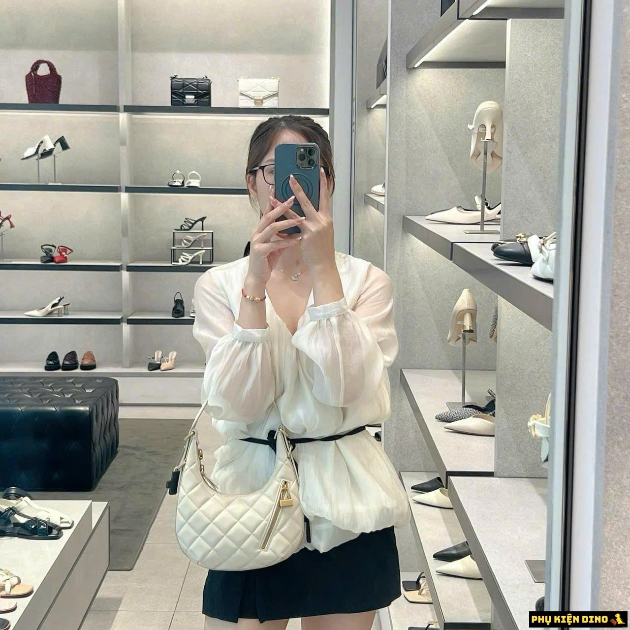 Túi Charles & Keith CNK Swing Padlock Quilted Crescent Bag 8 Túi CNK Swing Padlock Quilted Crescent Cream