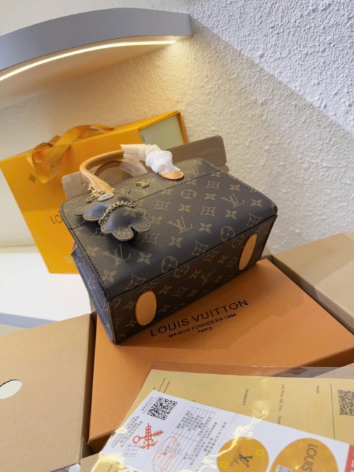 Túi Công Sở LV Louis Vuitton Quai Vàng