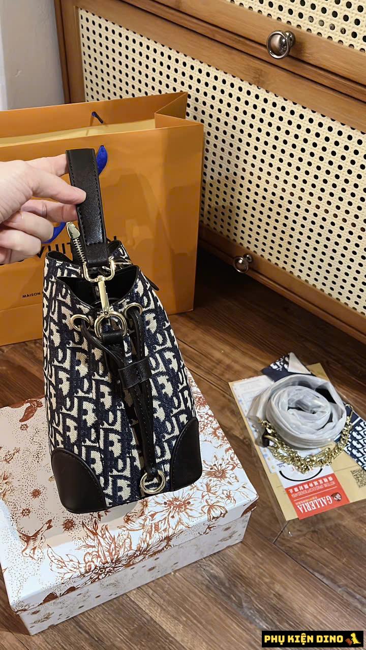 Túi Xách Nữ Dior Giỏ Họa Tiết Trắng Đen Fullbox 6 tui dior black white