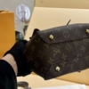 Túi LV Louis Vuitton Hai Quai Màu Nâu Đậm Và Nâu Vàng Fullbox 17 Túi LV Louis Vuitton Công Sở kèm Móc Khóa Gấu