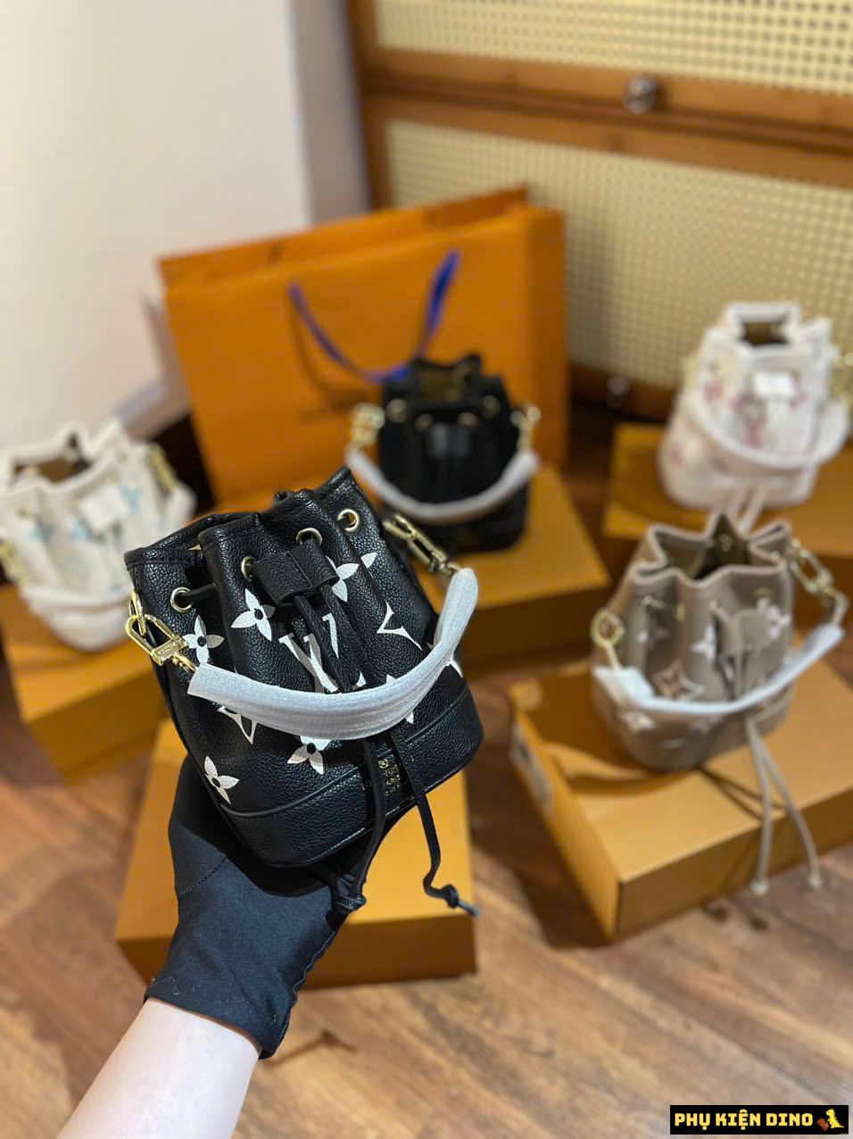 Túi LV Louis Vuitton Dây Rút Fullbox 5 Màu 2 Túi LV Louis Vuitton Dây Rút Fullbox Đen Họa Tiết