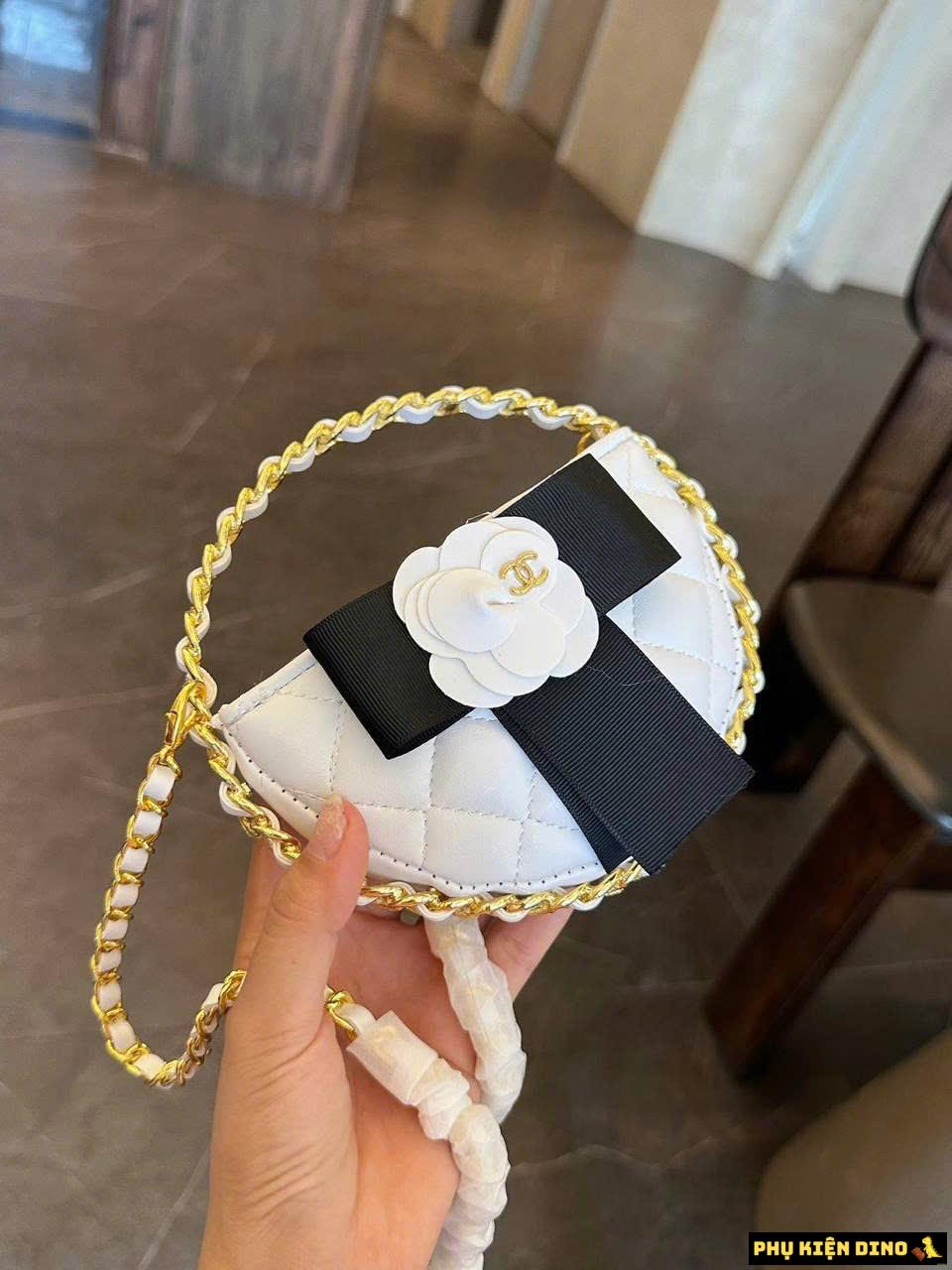 Túi Xách Chanel 23k Hula Hoop Màu Trắng Đen Hoa Trà 2 tui xach chanel 23k hoa tra dang bau mini