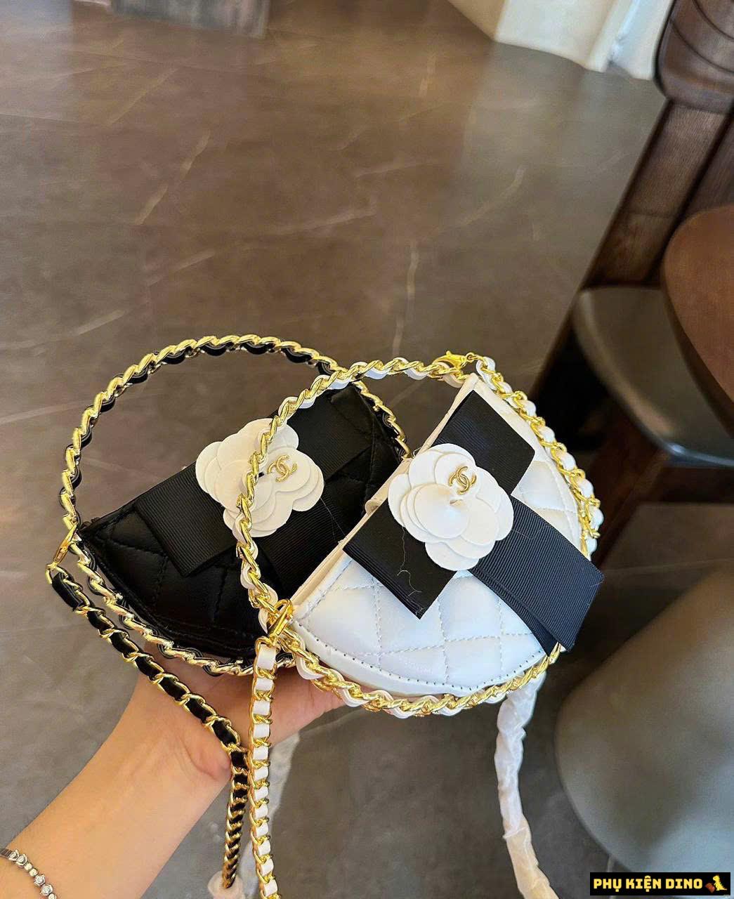 Túi Xách Chanel 23k Hula Hoop Màu Trắng Đen Hoa Trà 1 Túi Xách Chanel 23k Hula Hoop Black White