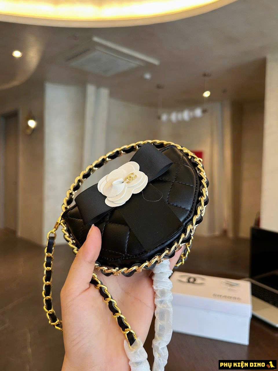 Túi Xách Chanel 23k Hula Hoop Màu Trắng Đen Hoa Trà 9 Túi Xách Chanel 23k Hula Hoop Black