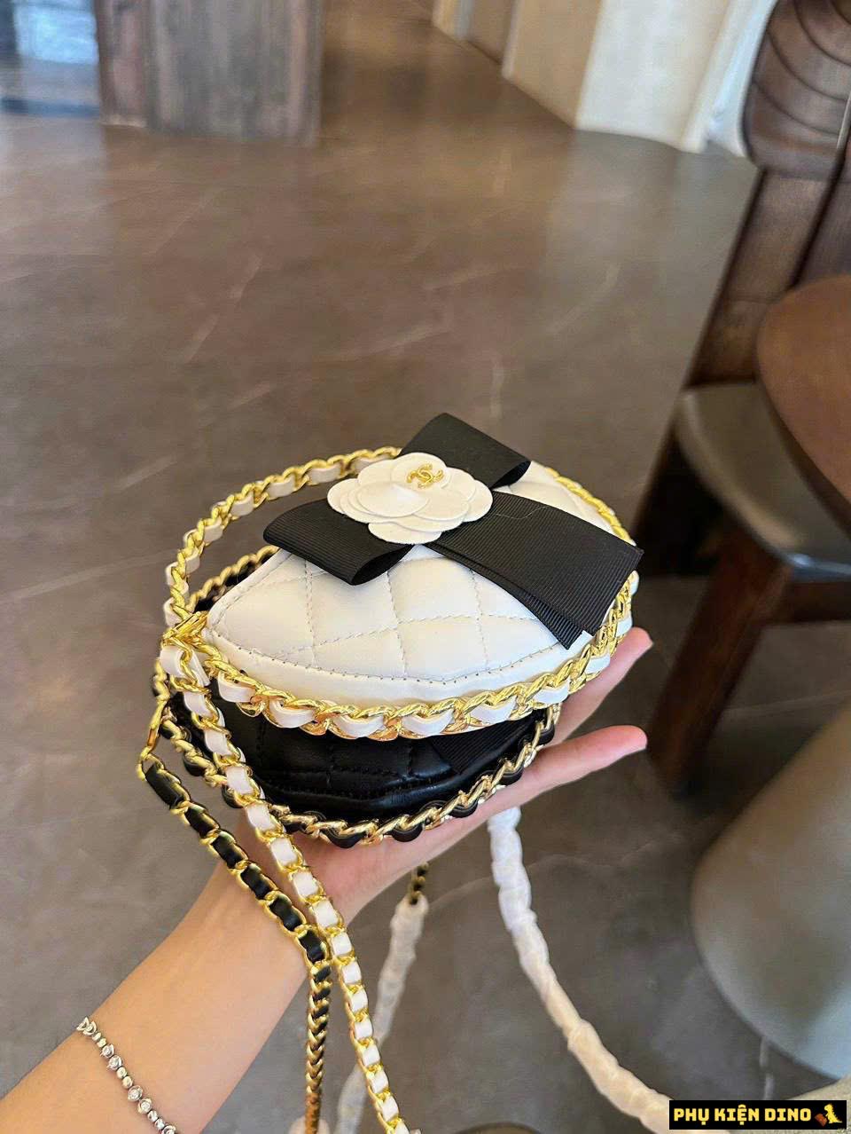 Túi Xách Chanel 23k Hula Hoop Màu Trắng Đen Hoa Trà 5 Túi Xách Chanel 23k Hula Hoop White