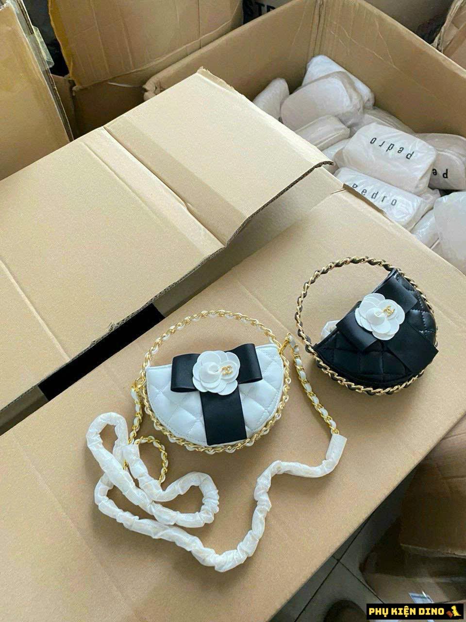 Túi Xách Chanel 23k Hula Hoop Màu Trắng Đen Hoa Trà 4 Túi Xách Chanel 23k Hula Hoop