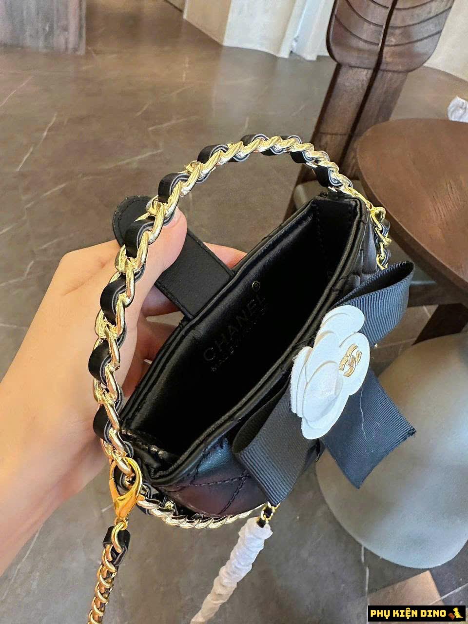 Túi Xách Chanel 23k Hula Hoop Màu Trắng Đen Hoa Trà 3 Túi Xách Chanel Màu Đen Hoa Trắng